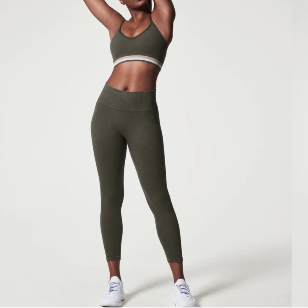 Spanx- Soft Stretch Seamless Leggings- Small